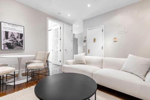 Gorgeous & Bright 3BDR & 1BTH in Midtown Manhattan in New York, USA