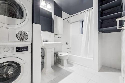 Gorgeous & Bright 3BDR & 1BTH in Midtown Manhattan in New York, USA