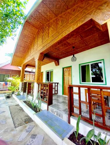 Domos Native Guest House Room Type - Deluxe Family Room