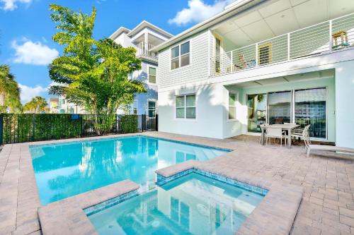 Palm Tree Paradise Cottage  Private Pool near Disney with Margaritaville Resort Access - 8109SU