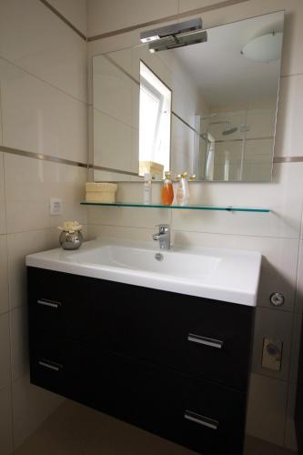 Standard Two-Bedroom Apartment with terrace image 2