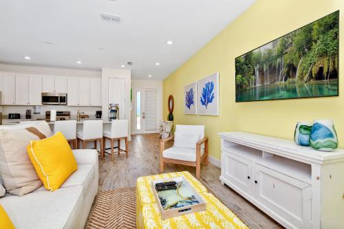 Colorful Villa near Disney with Margaritaville Resort  Island H20 Waterpark Access - 3140CS - image 12