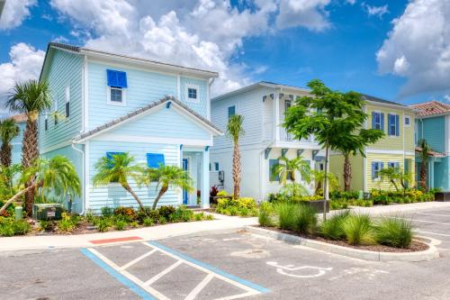 Delightful Cottage with Hotel Amenities Near Disney at Margaritaville 2962SR - main image