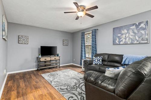 WOOD INN 2 Comfy 2BD close to DT Peoria WOOD INN 2 Comfy 2BD close to DT Peoria