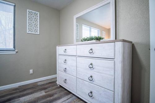 WOOD INN Cozy 2BD over the bridge WOOD INN Cozy 2BD over the bridge