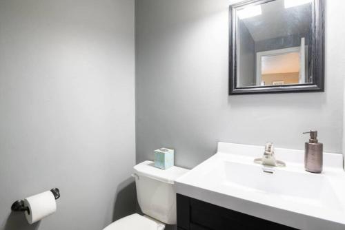 WOOD INN Cozy 2BD over the bridge WOOD INN Cozy 2BD over the bridge