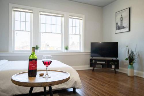CITY VIBES - Modern Suite in the heart of Downtown CITY VIBES - Modern Suite in the heart of Downtown