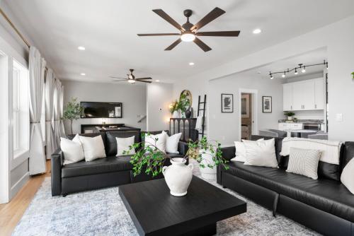 New, Luxury, Secluded, Breathtaking Mountain Views in Hendersonville, USA