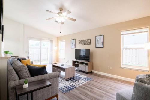 ROSEMARY Comfy 3 BD in Pekin with KING bed in Pekin (IL)