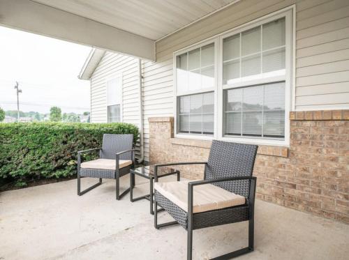 ROSEMARY Comfy 3 BD in Pekin with KING bed in Pekin (IL)