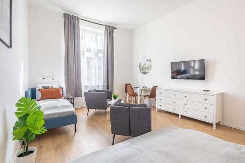 Central - Cute and Comfy Home - image 3