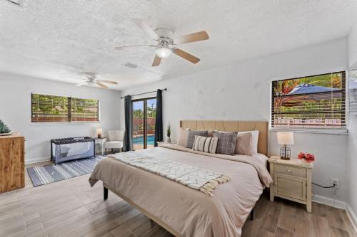 NEW Cannon Ball Bungalow Family Fun 15min to Beach in Fort Lauderdale, USA