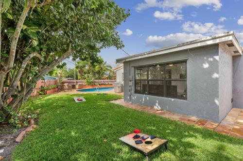 NEW Cannon Ball Bungalow Family Fun 15min to Beach in Fort Lauderdale, USA