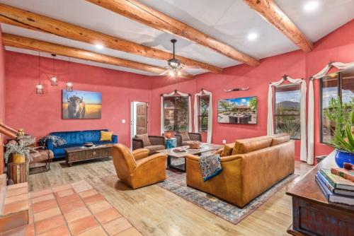 Stunning Secluded Ranch, Sleeps 8, Pool and Jacuzzi in ฟอร์ตแมคโดเวลล์