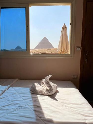 Tamara Front Pyramids & Valley Temple View