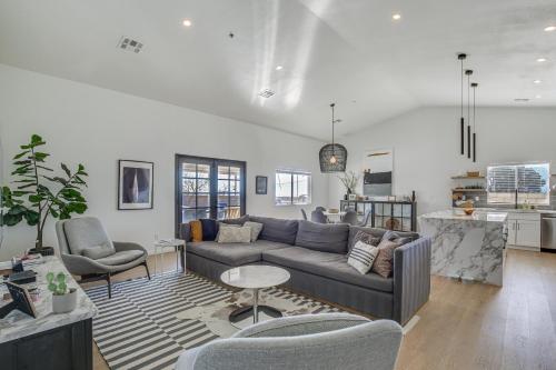 Casa Con Vista Hot Springs Home with Mtn Views in Desert Hot Springs, USA