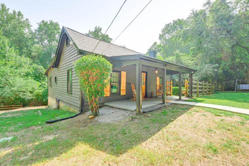 Cabin with Fire Pit - 7 Mi to Downtown Carrollton! in Carrollton, USA