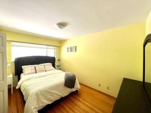 Room in West Vancouver in West Vancouver, Canada