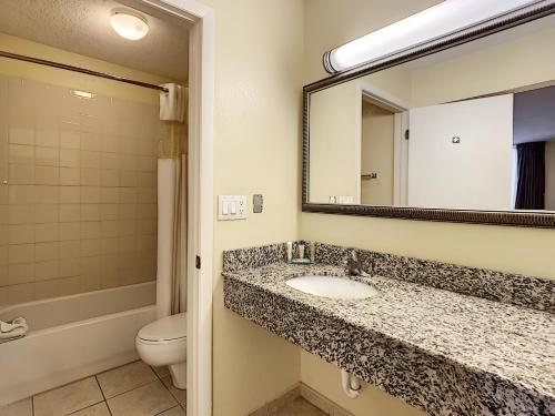 Stayable Orlando at Florida Mall - image 11
