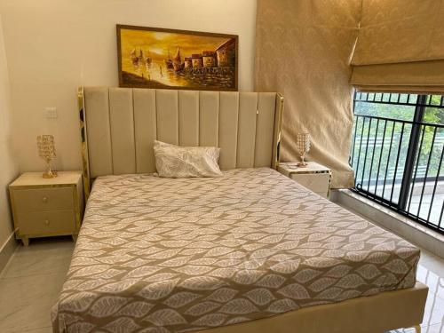 Comfort house Dha Phase 7 near Raya & AirPort 1 kanal full house - image 7