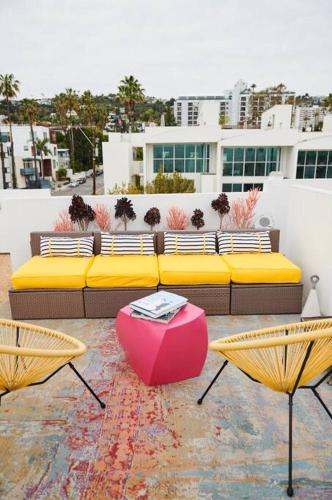 Penthouse Luxury, DTLA views, live-work walk to everything! thumb 2