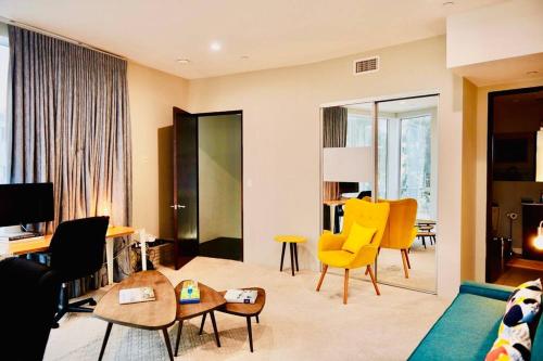 Penthouse Luxury, DTLA views, live-work walk to everything! thumb 4