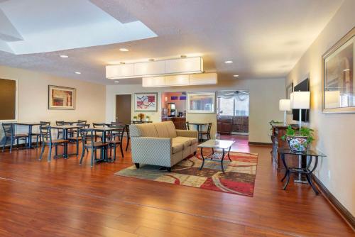 Lobby, Best Western Auburn/Opelika Inn in Opelika (AL)
