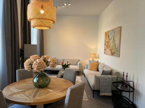 Suite Nr 3 - J26 LUXURY APARTMENT, Jauniela 26 Old Riga - Great View & Top Location - 2 Bedrooms - 80 m2, Ryga