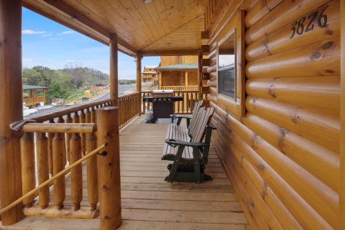New! Indoor Pool/PS 5/Hot tub/Parkway in Pigeon Forge, USA