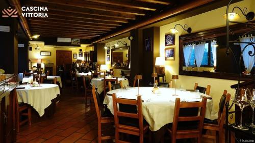 餐廳, Cascina Vittoria Restaurant Lab & Rooms in 羅尼亞諾
