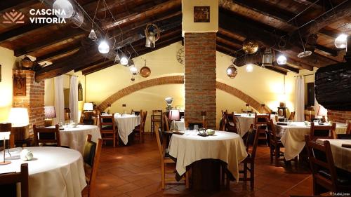 餐廳, Cascina Vittoria Restaurant Lab & Rooms in 羅尼亞諾