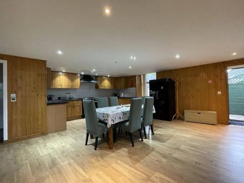 virtuve, Sunshine three bedrooms Apartment in Insch