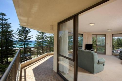 Mahana! Burleigh 70's Style 2Bed Apartment - image 5