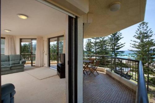 Mahana! Burleigh 70's Style 2Bed Apartment - image 2