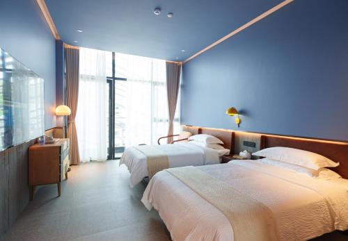 Superior Twin Room image 10
