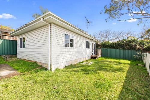 Double Room - Quaint Spot in Marayong - Centrally Located - Shared Bathroom