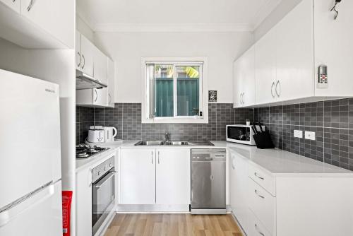 Single Room - Quaint Spot in Marayong - Centrally Located - Shared Bathroom near International Peace Park
