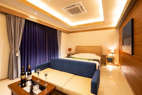 room detail thumbnail 1