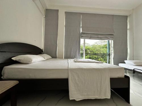 Double Room with Mountain View image 6