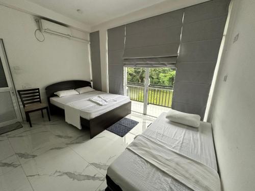 Double Room with Mountain View image 4
