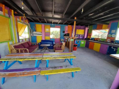 Travellers Palm Backpackers in Caye Caulker