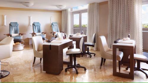 Ritz-Carlton Luxury 2 BR - Resort Access - Tap to explore photos