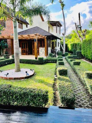 Río Privado Villa Jarabacoa con Picuzzi (Rio Privado Villa Jarabacoa con Picuzzi) in Jarabacoa