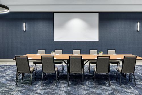 Courtyard by Marriott Detroit Downtown - image 14