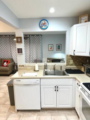 Stylish-N-Private 1BR Retreat 2 Miles to LegoLand in Winter Haven, USA