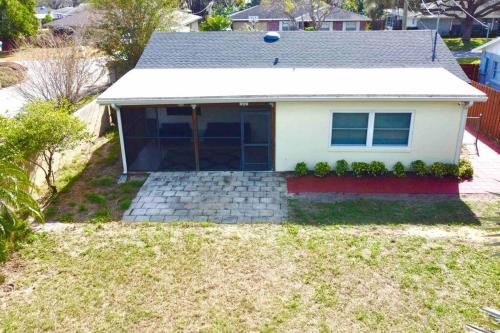 Stylish-N-Private 1BR Retreat 2 Miles to LegoLand in Winter Haven, USA