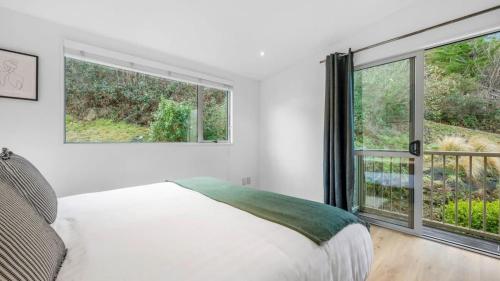 Opuke House- Free Parking- Lake views- BBQ- Spa - image 12
