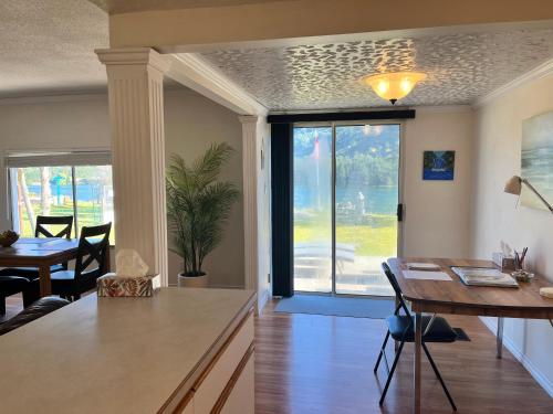 Waterfront, Mountainview House in Castlegar in คาสเซิลการ์ (บริติชโคลัมเบีย)