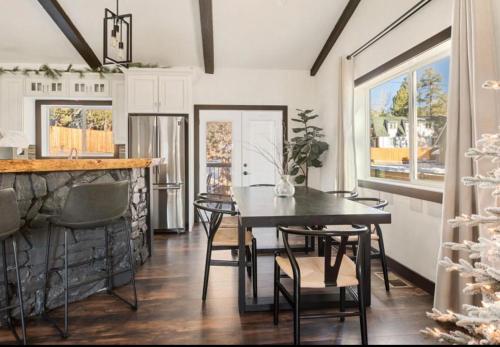 Welcome to the CHIC & NEW Selah Summit in Big Bear Lake, USA