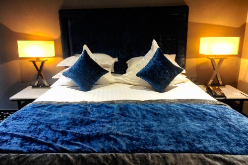 Ten Square Hotel - image 7
